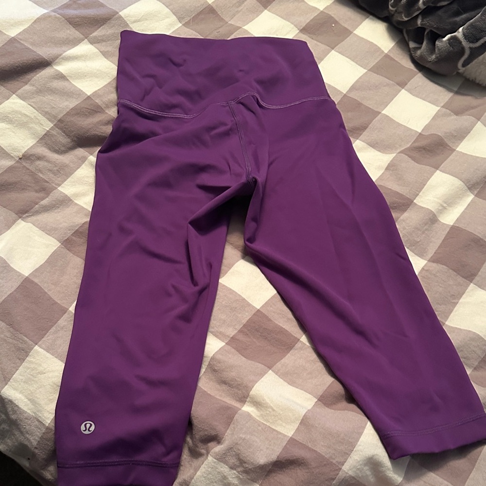 lululemon athletica womens Vibrant Purple crop Leggings